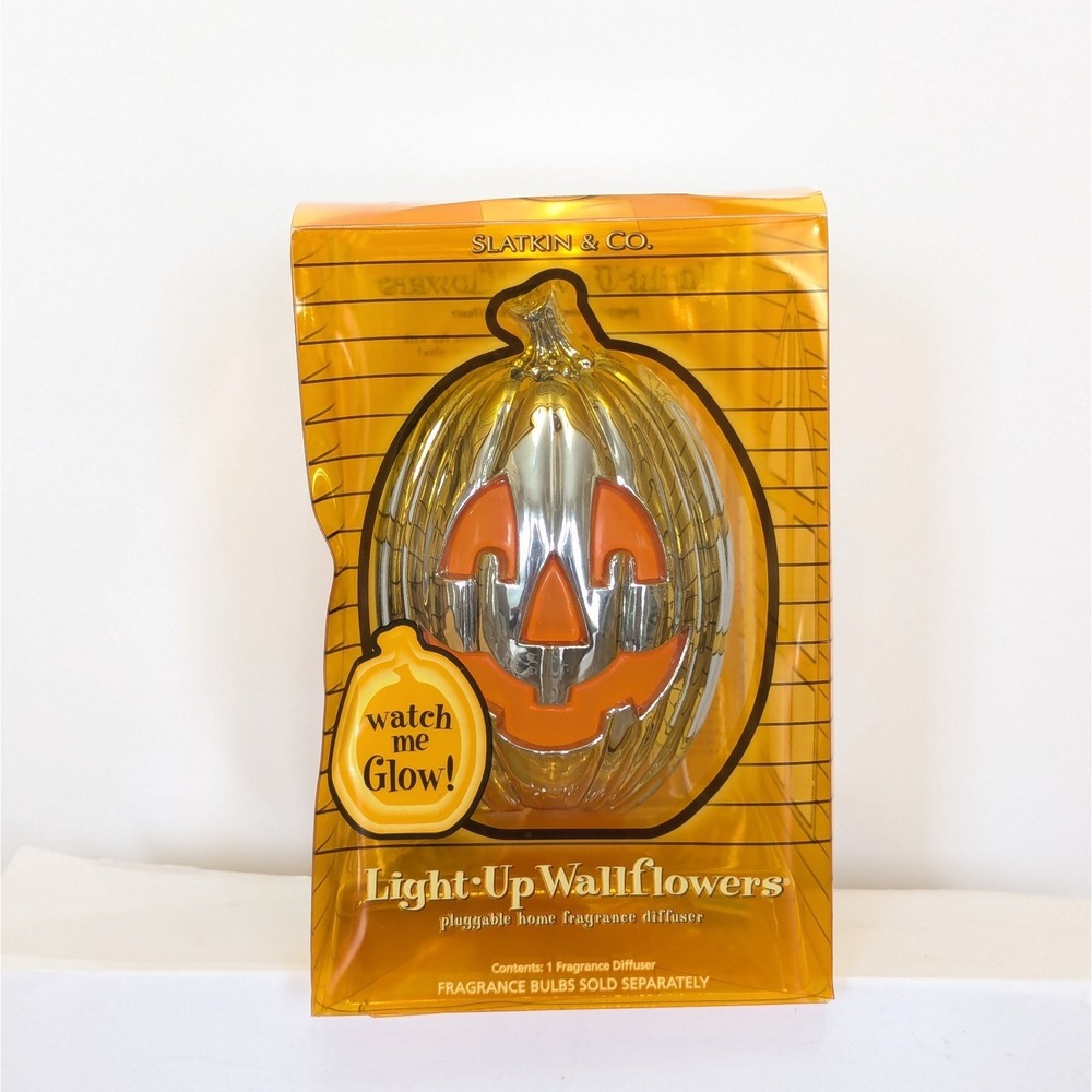 Bath & Body Slatkin & Co. Light Up Wallflowers Jack-O-Lantern Pumpkin Diffuser